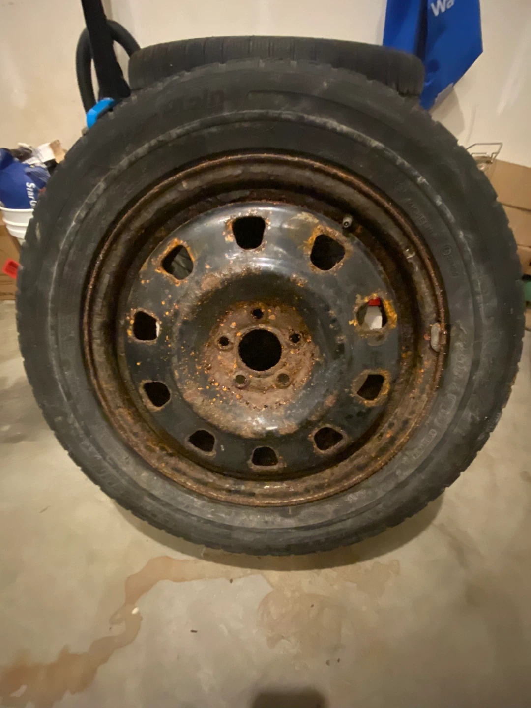 Set of 4 Tires 235/50R17 with Rims - photo 2