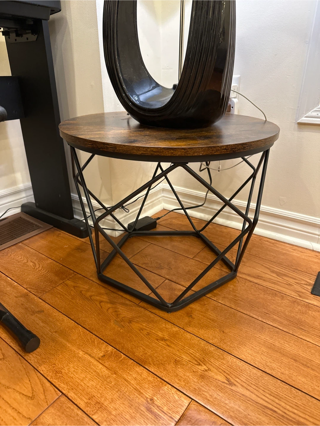 Round Side Table with Metal Base - photo 5