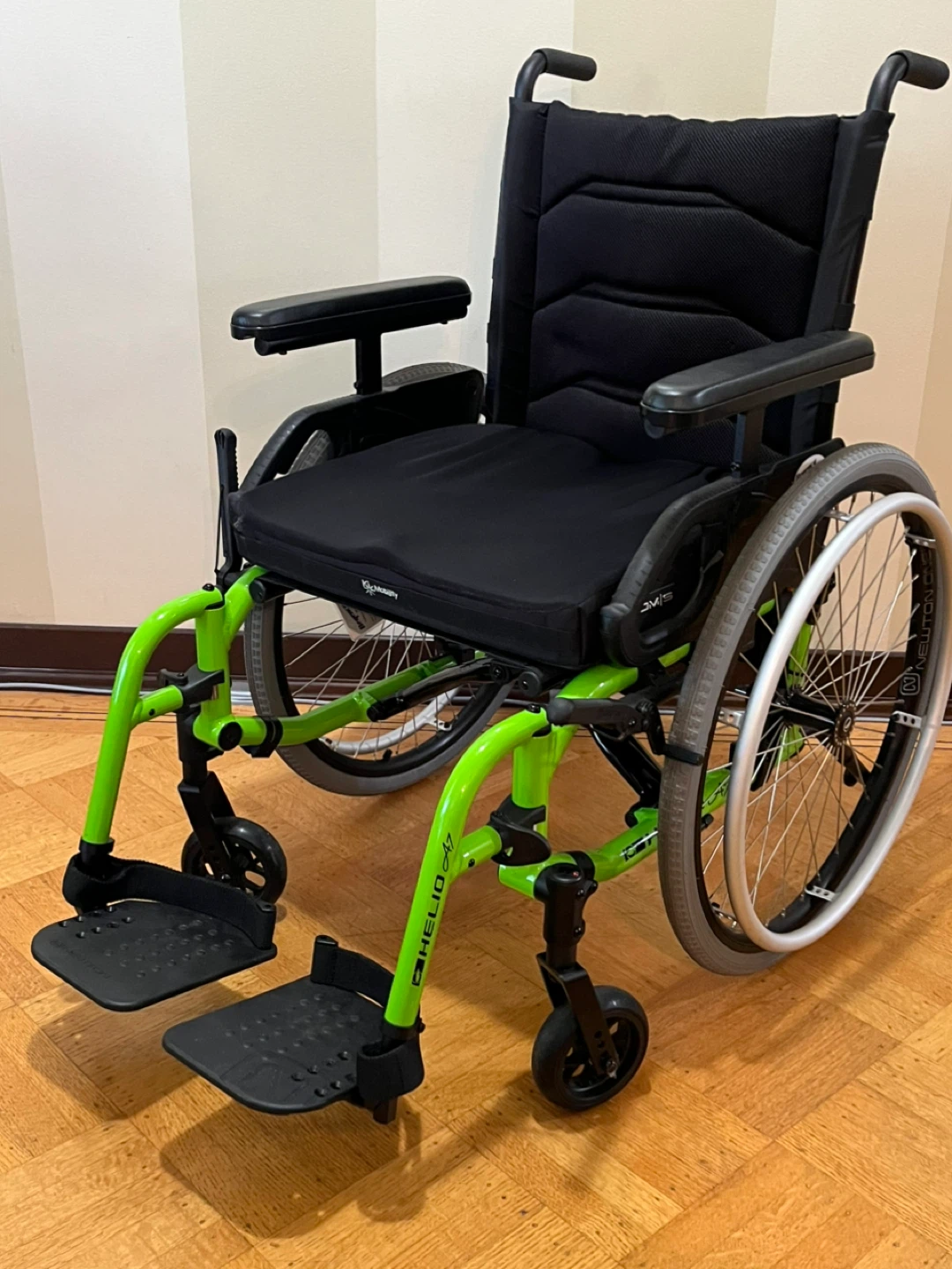 Folding Aluminum Manual Wheelchair