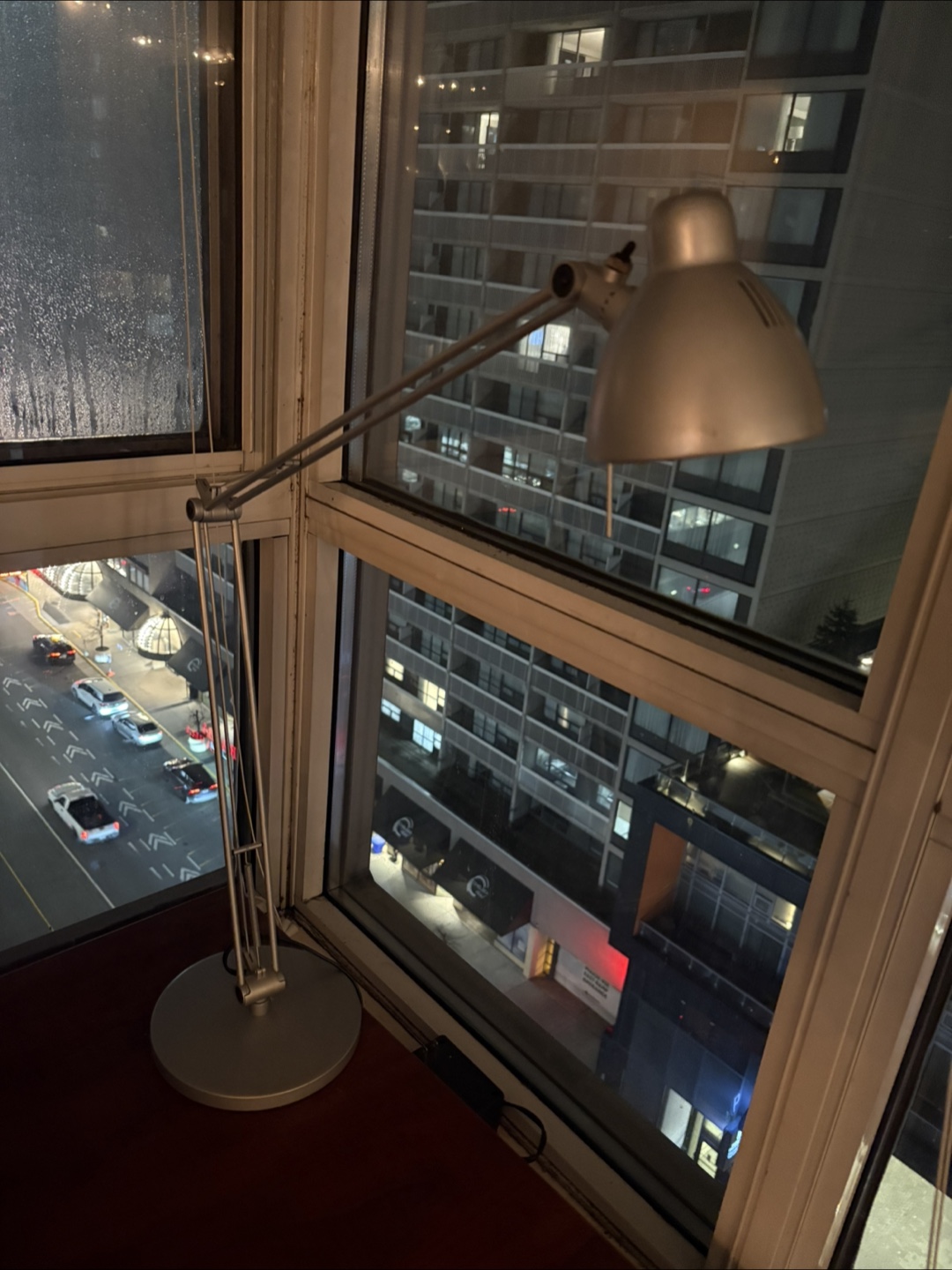 Table lamp