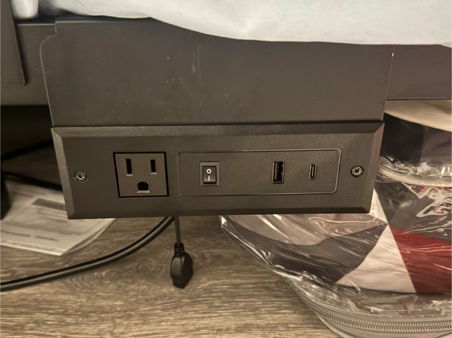 Full Size Black Bed Frame with a Charger - photo 2