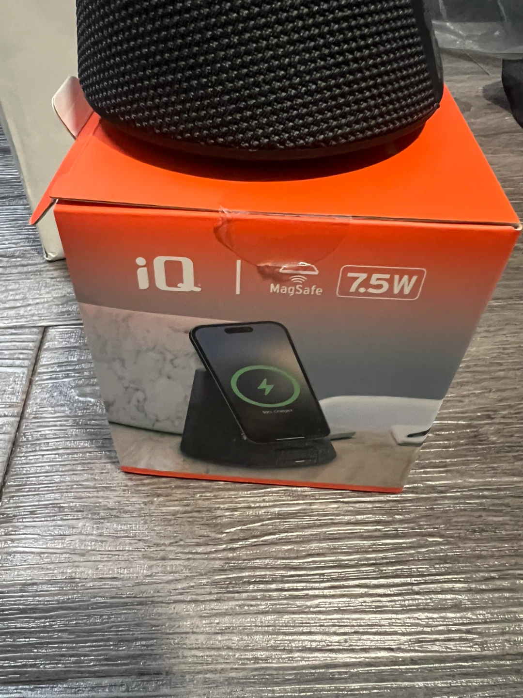 Wireless MagSafe Charger with speakers - photo 2