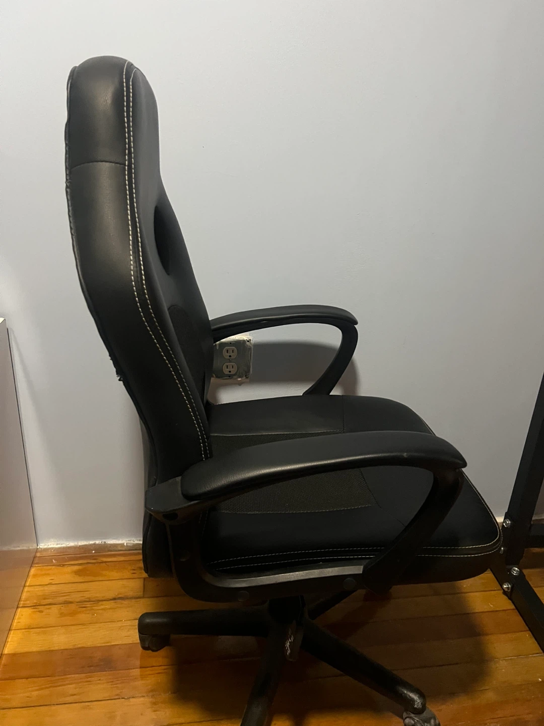 Black Gaming Chair - photo 2