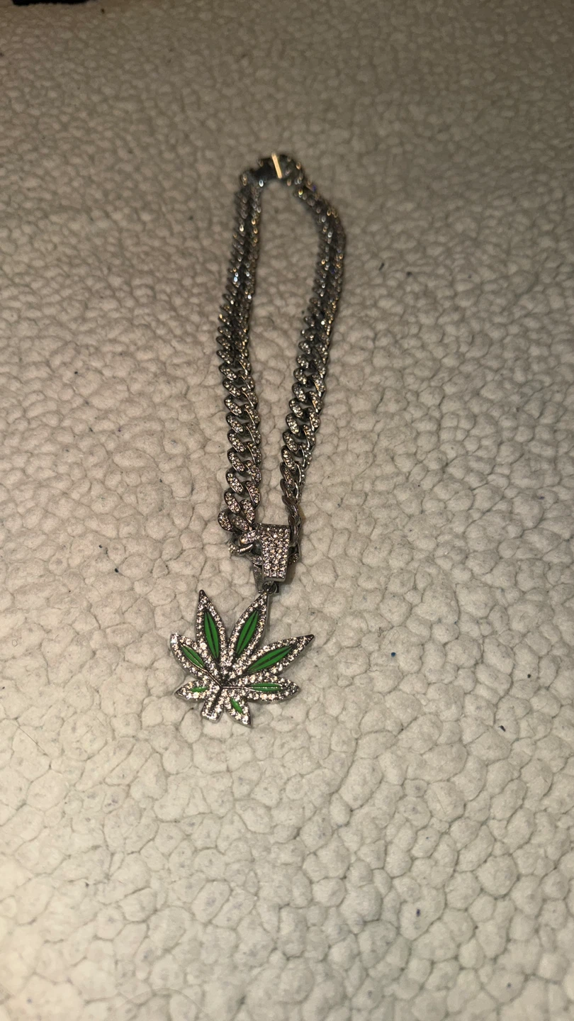 Leaf Pendant Cuban Chain Necklace