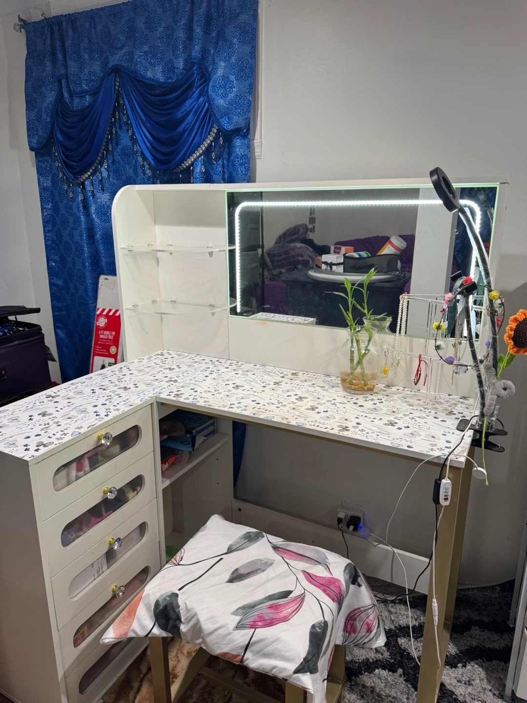 Vanity Desk with Lighted Mirror & Chair - photo 2