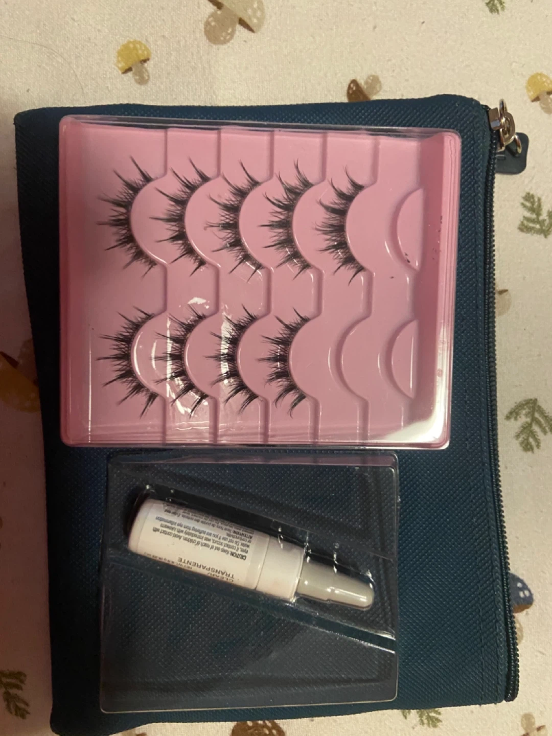 Super Stick Clear Eyelash Adhesive and fake lashes