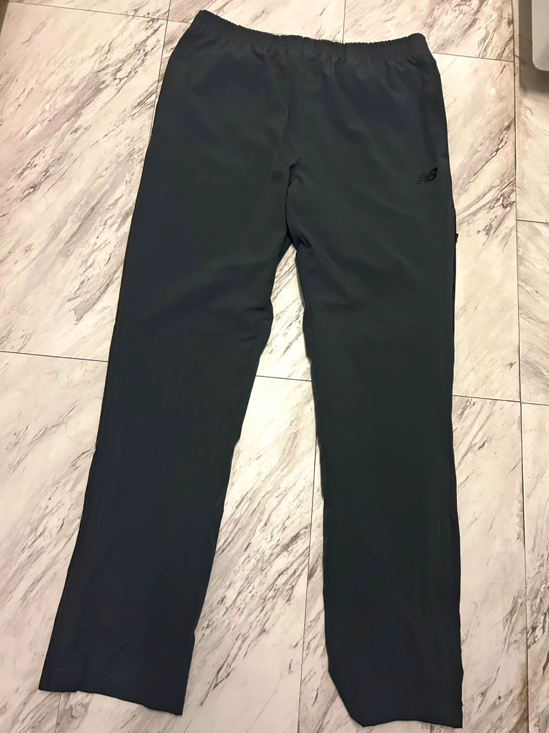 New balance pants with one zipup in the leg / Size - medium