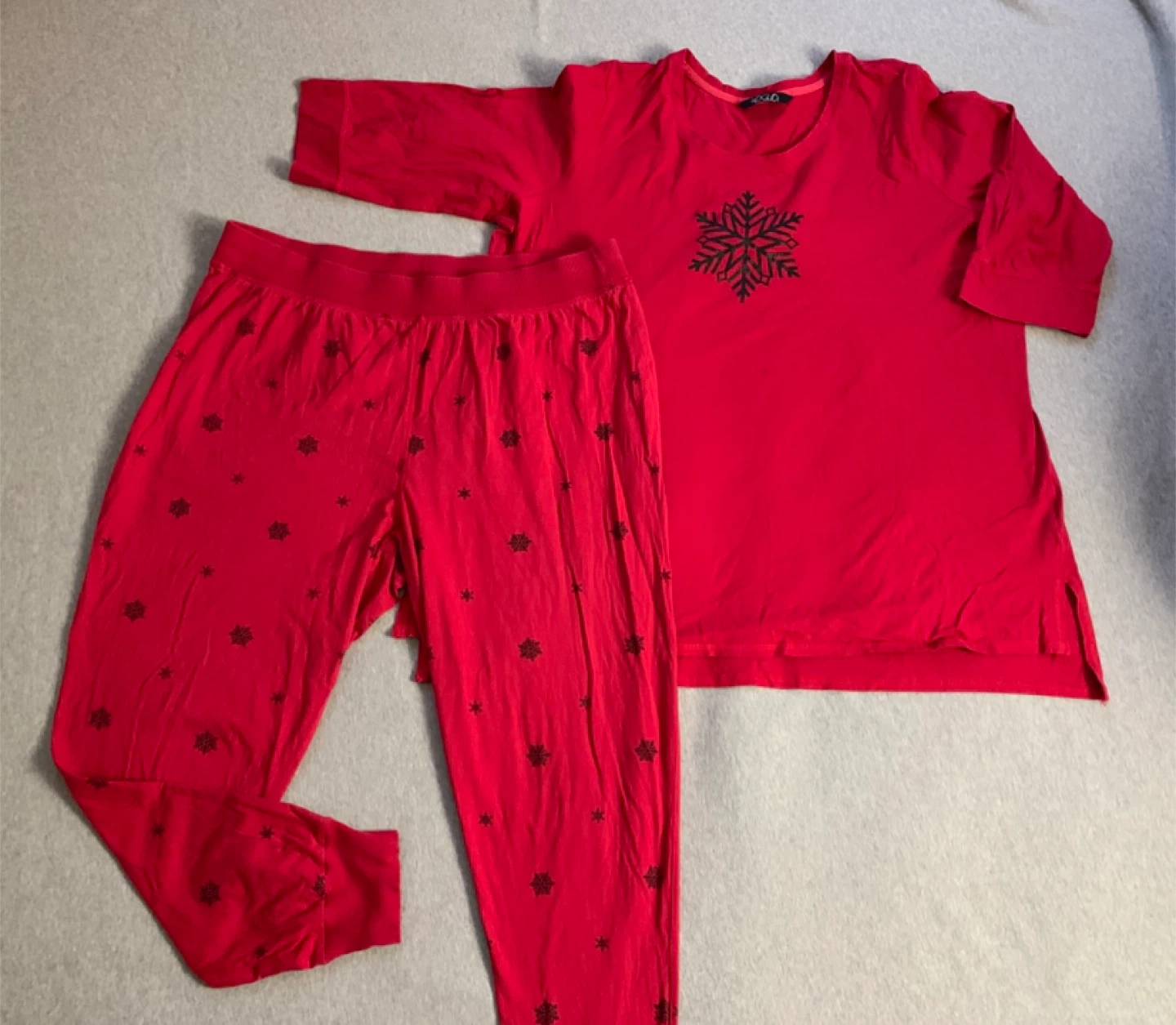 Ladies Snowflake Pattern 2X Red Pajama Set