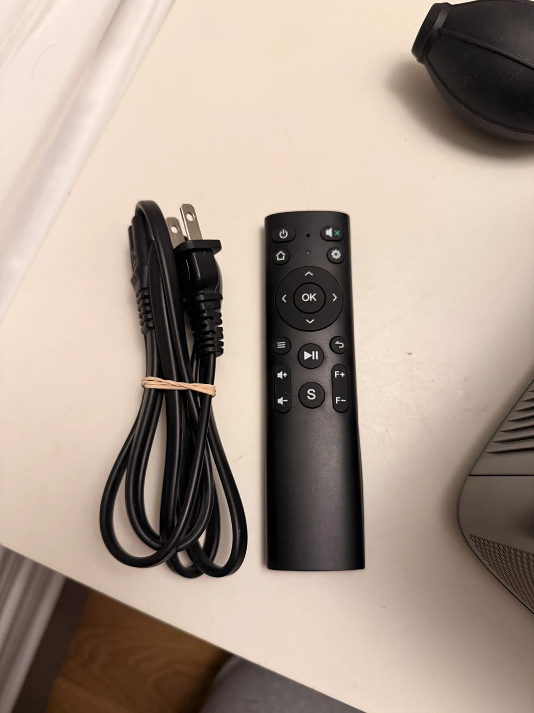 Wimius 4K Projector, WiFi & Bluetooth, 1000 ANSI Lumens - photo 3