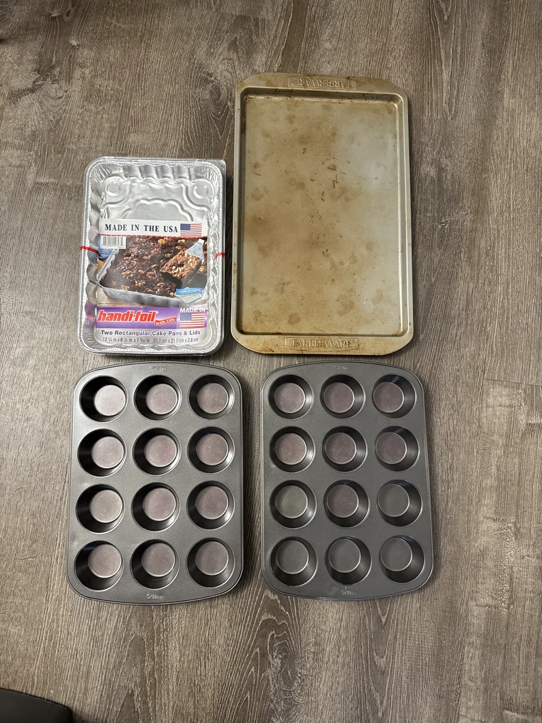 Baking Pans: Handi-foil, Farberware, Wilton