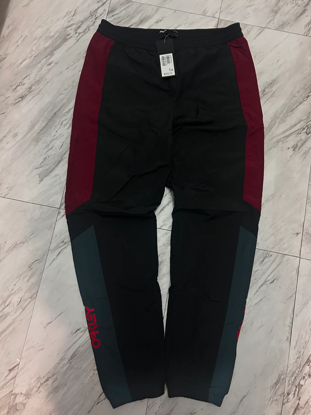 Oakley black & red biking pants or daily SIZE - small