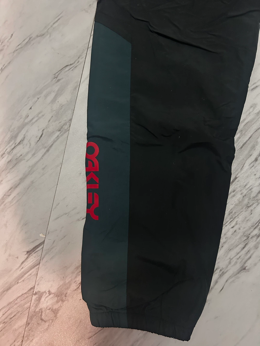 Oakley black & red biking pants or daily SIZE - small - photo 4