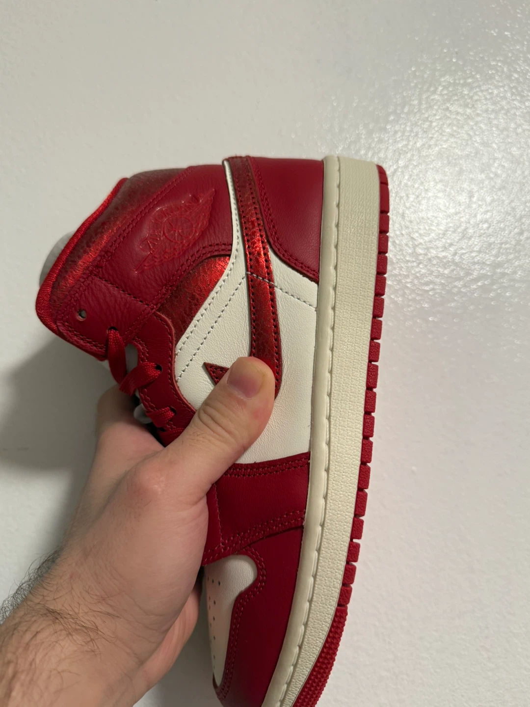 Air Jordan 1 Mid Red/White - US 7.5 - photo 3