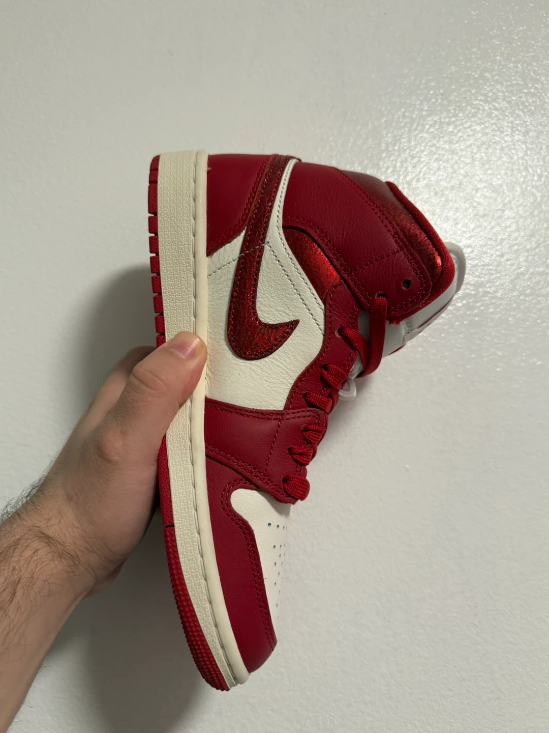 Air Jordan 1 Mid Red/White - US 7.5 - photo 2