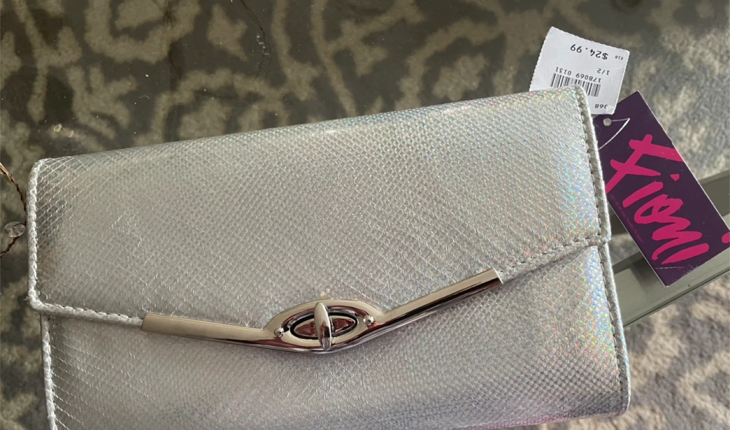 Fioni Silver Clutch - New with Tags! - photo 5