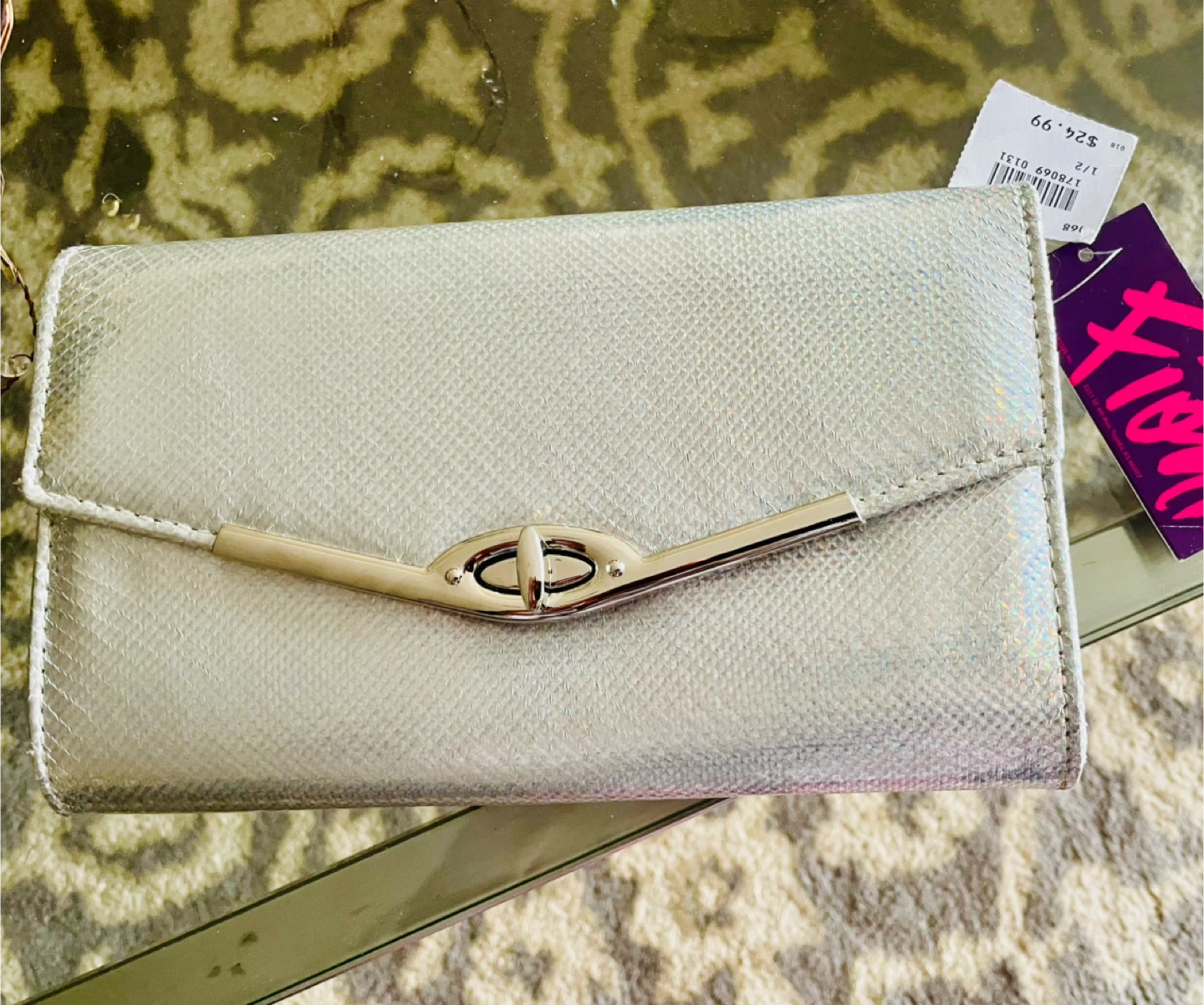 Fioni Silver Clutch - New with Tags! - photo 3
