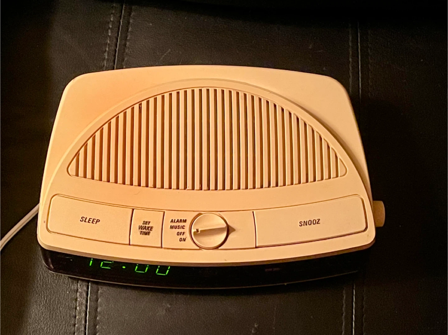🧡Vintage GE 7-4615WHA AM/FM Digital Alarm Clock Radio - photo 2