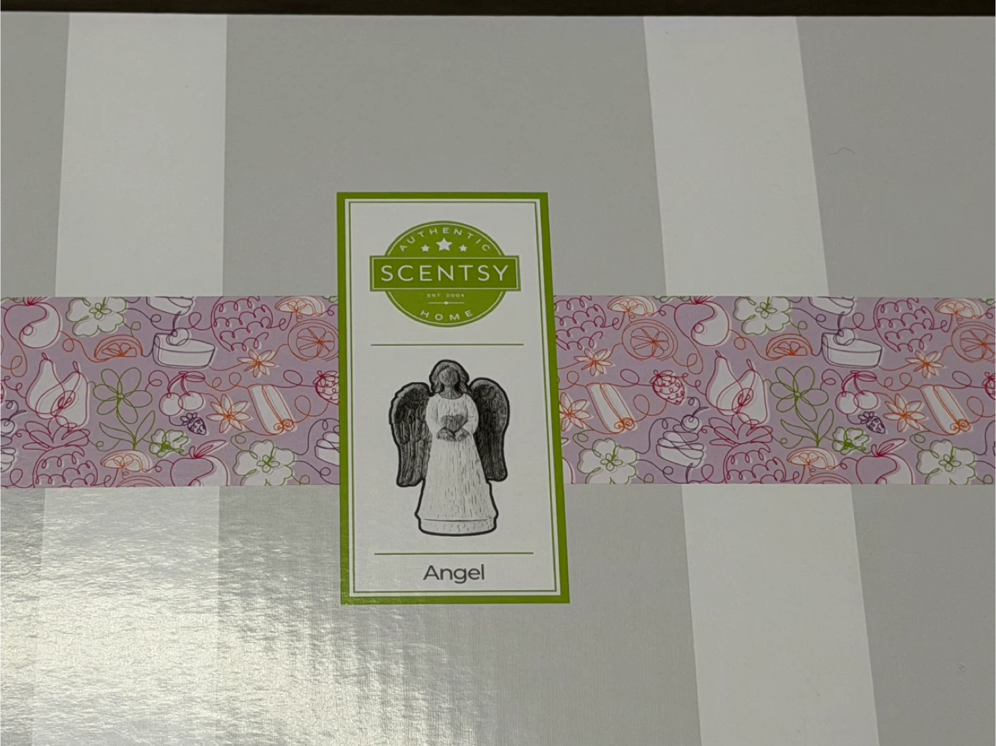 Scentsy Angel Warmer with 4 Wax Bars