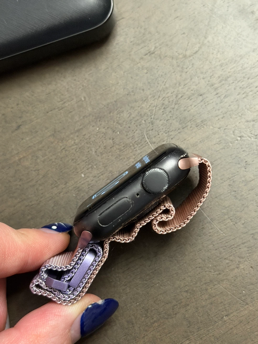 Apple Watch SE  with Milanese Loop - photo 3