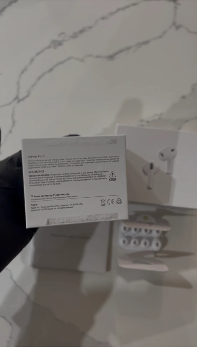 Apple AirPods Pro 3 - Like New! - photo 3