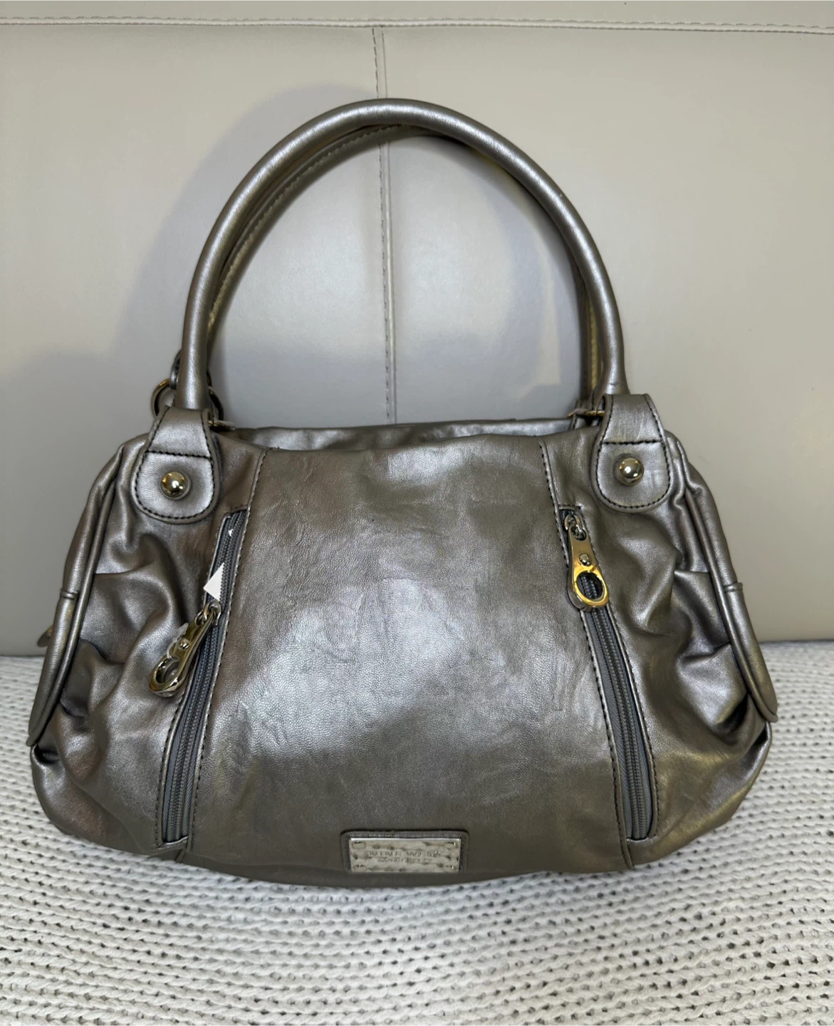 🧡 NWT Nine West Hobo Pewter Metallic Shoulder Bag Zippers - photo 5
