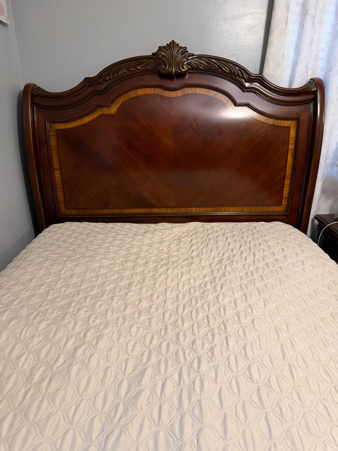 Elegant dark wood queen size bed frame - photo 4