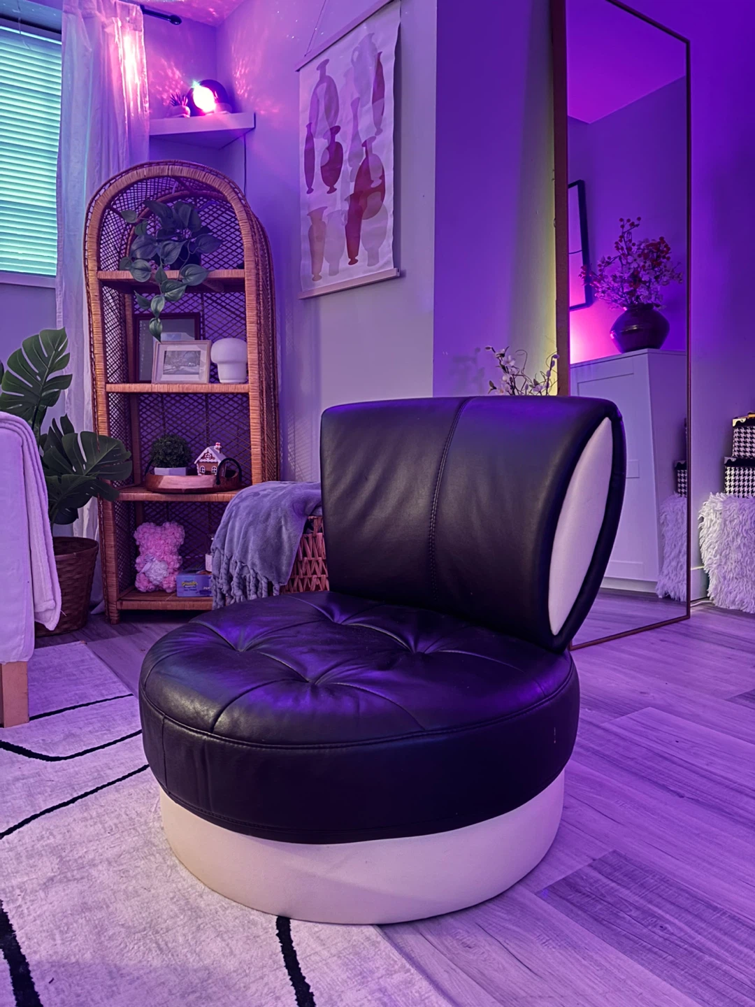 Unique Black & White Round Chair