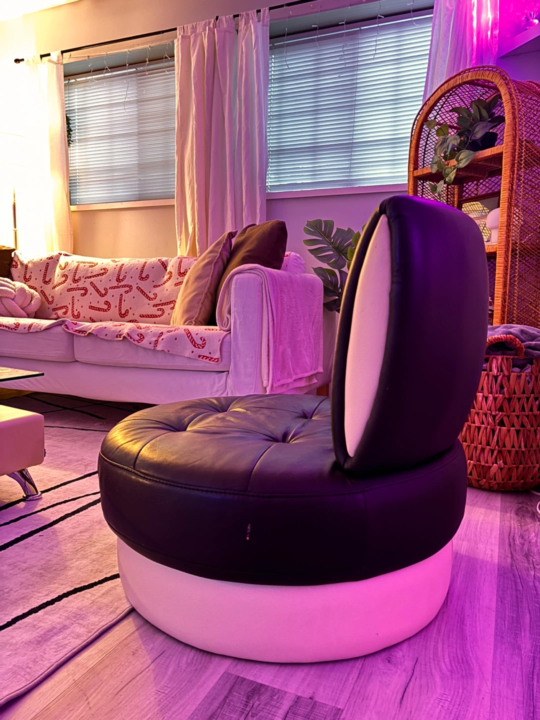 Unique Black & White Round Chair - photo 2