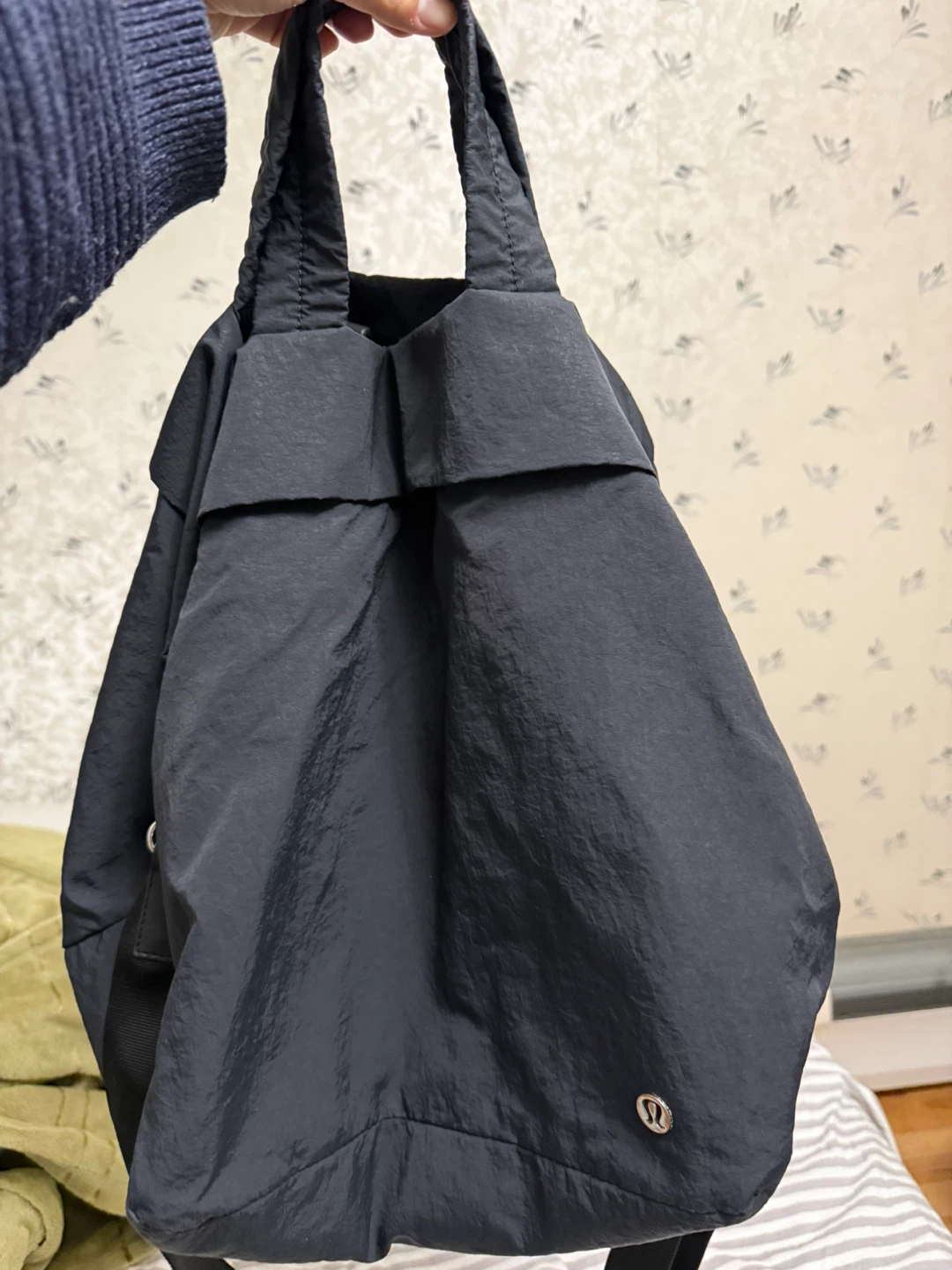 Lululemon Black Lightweight Tote Bag - photo 2