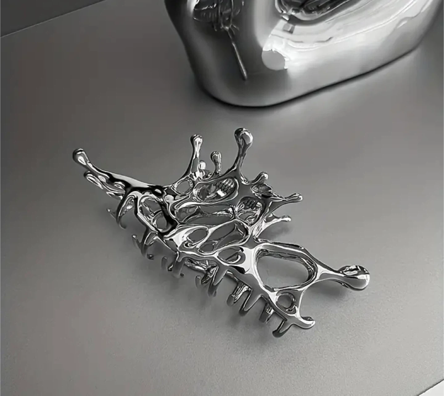 🧡 Silver Abstract Hair Claw Clip