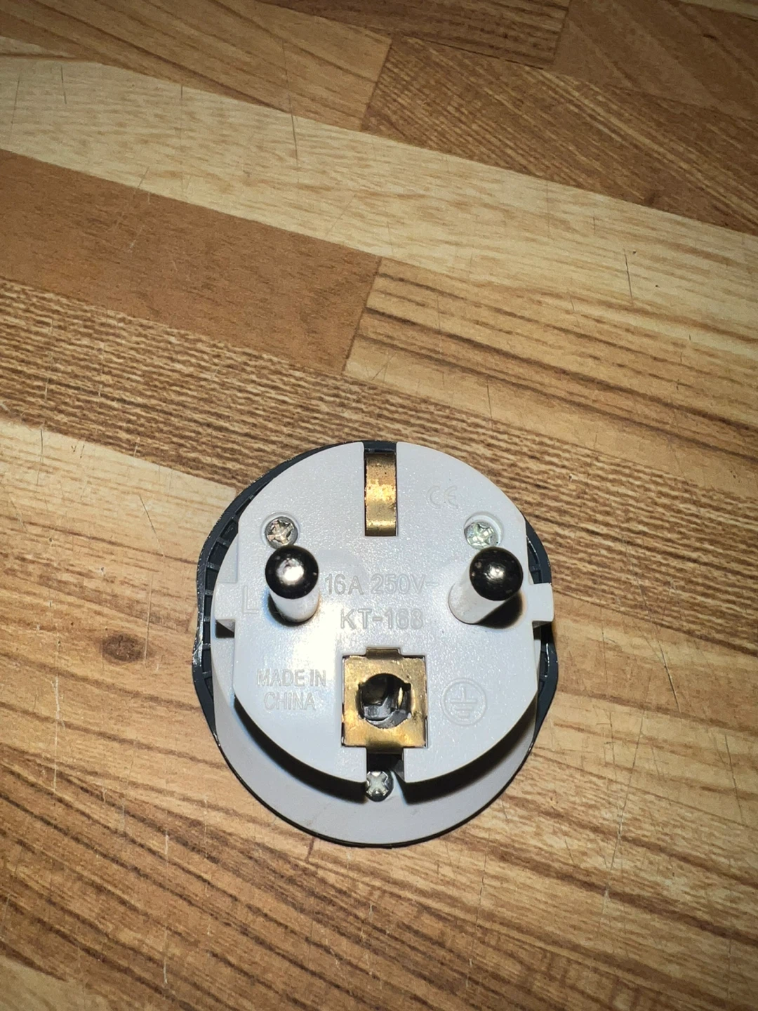 Intime 16A Travel Adapter - photo 2