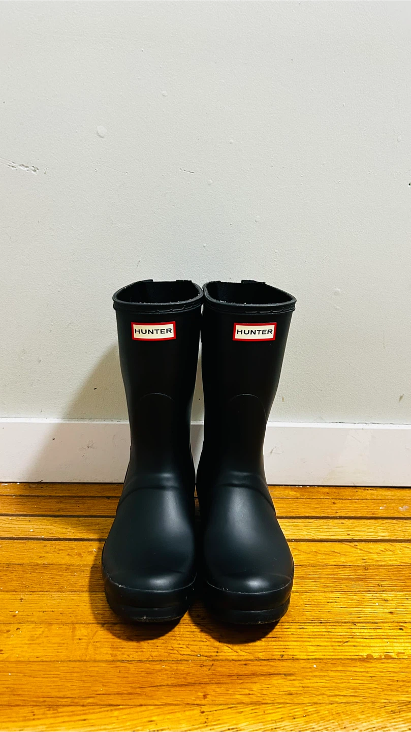 Hunter Black Rain Boots - Size 8 US