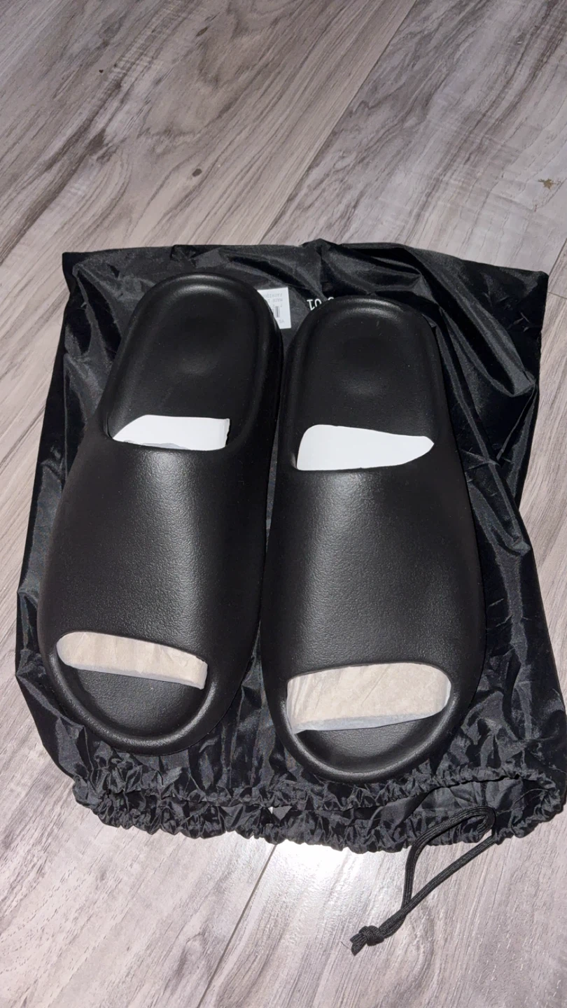 Yeezy Slide Onyx - Size 10 - photo 2