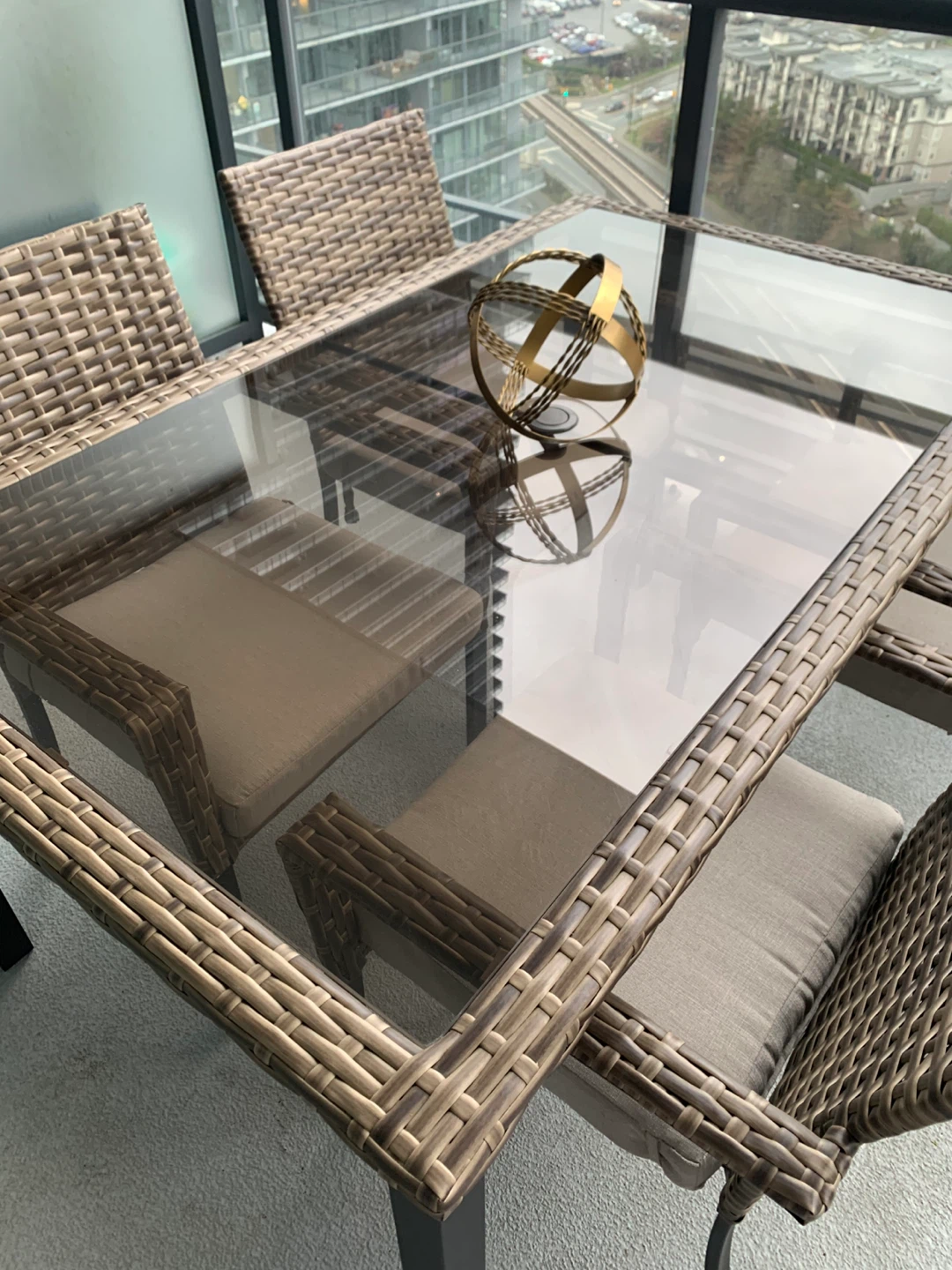 Belmont Patio Dining Set (Table & Chairs) 99.99% New - photo 2