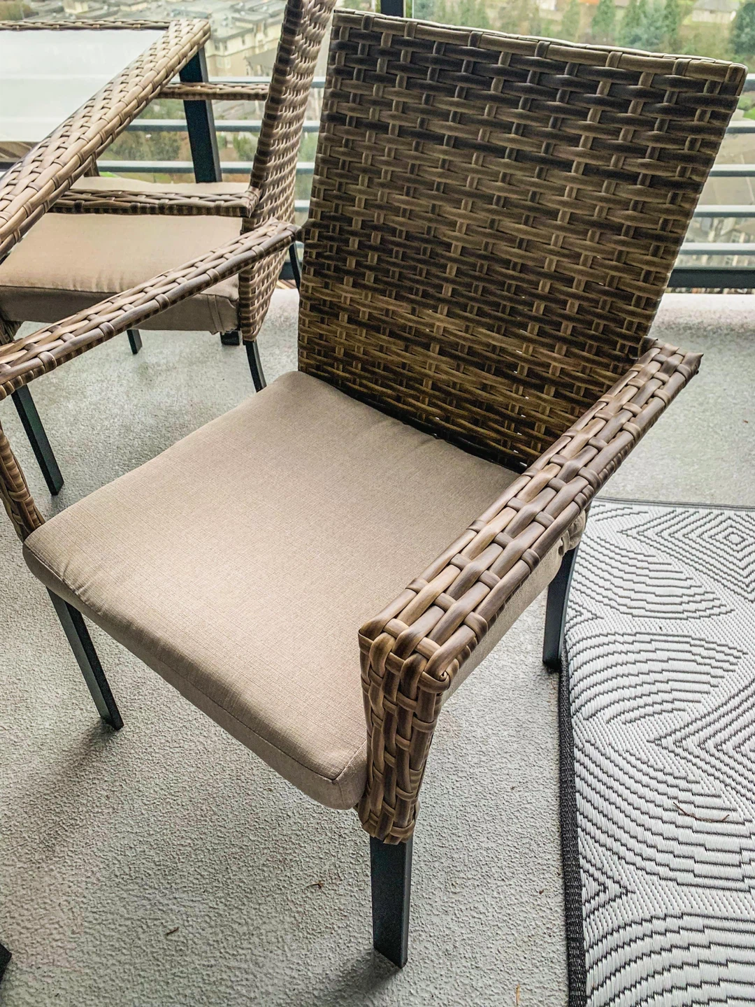 Belmont Patio Dining Set (Table & Chairs) 99.99% New - photo 3