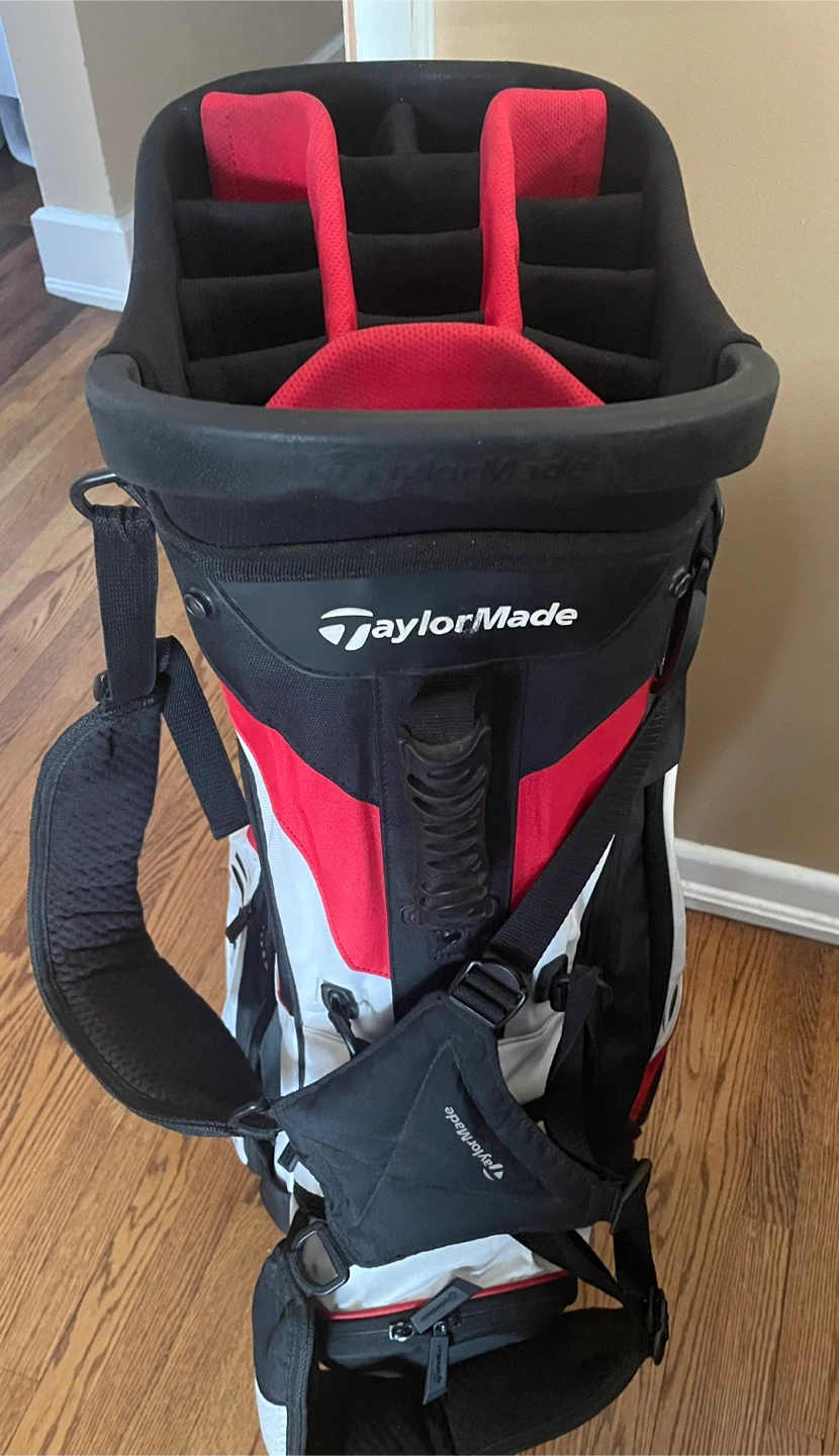 Taylormade Golf Stand Bag. Comes with cover!