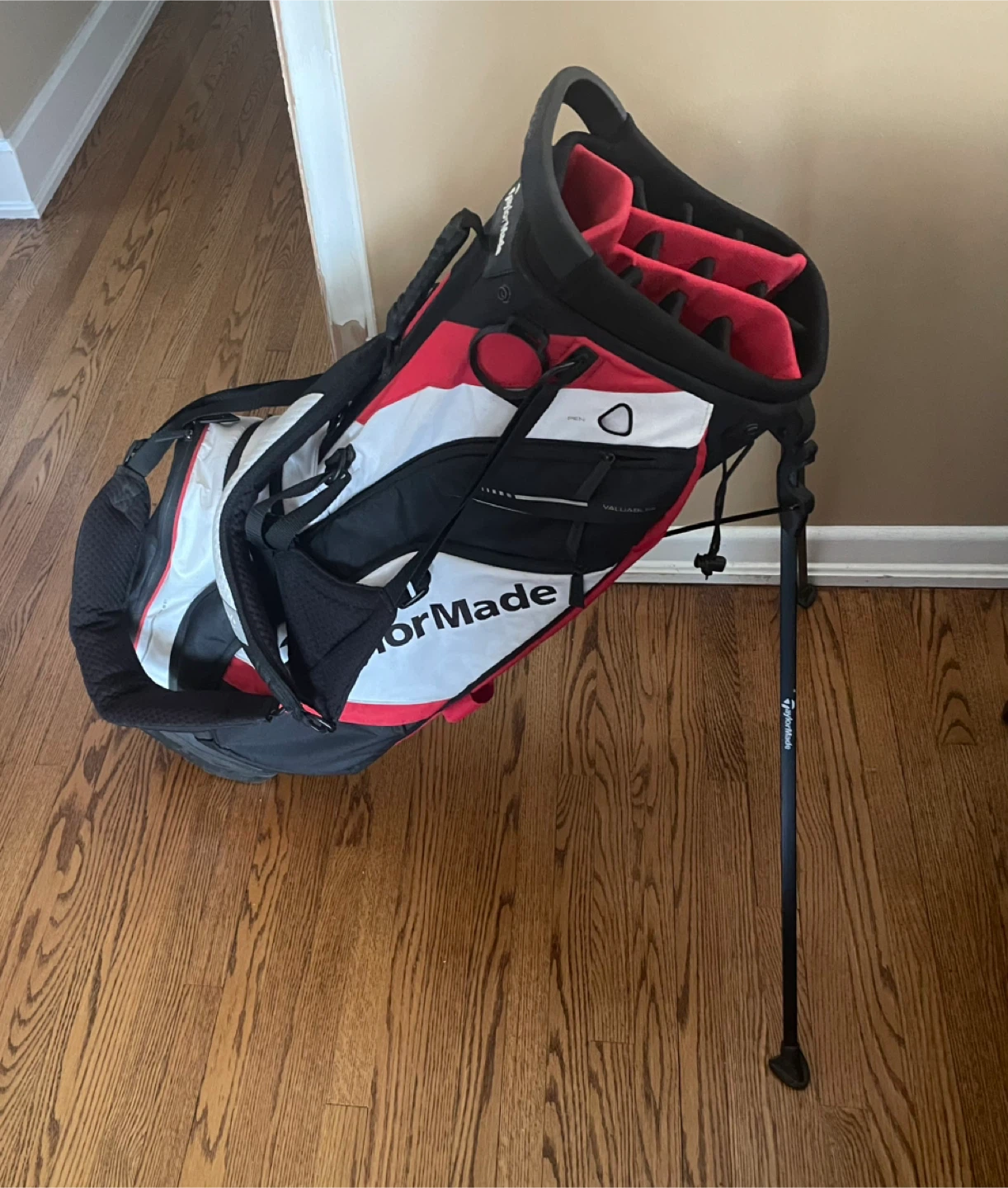 Taylormade Golf Stand Bag. Comes with cover! - photo 2