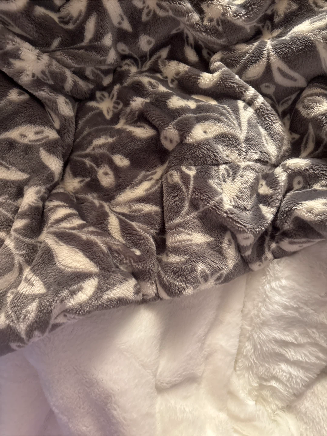 NWOT Life Comfort Blanket - Grey/White
