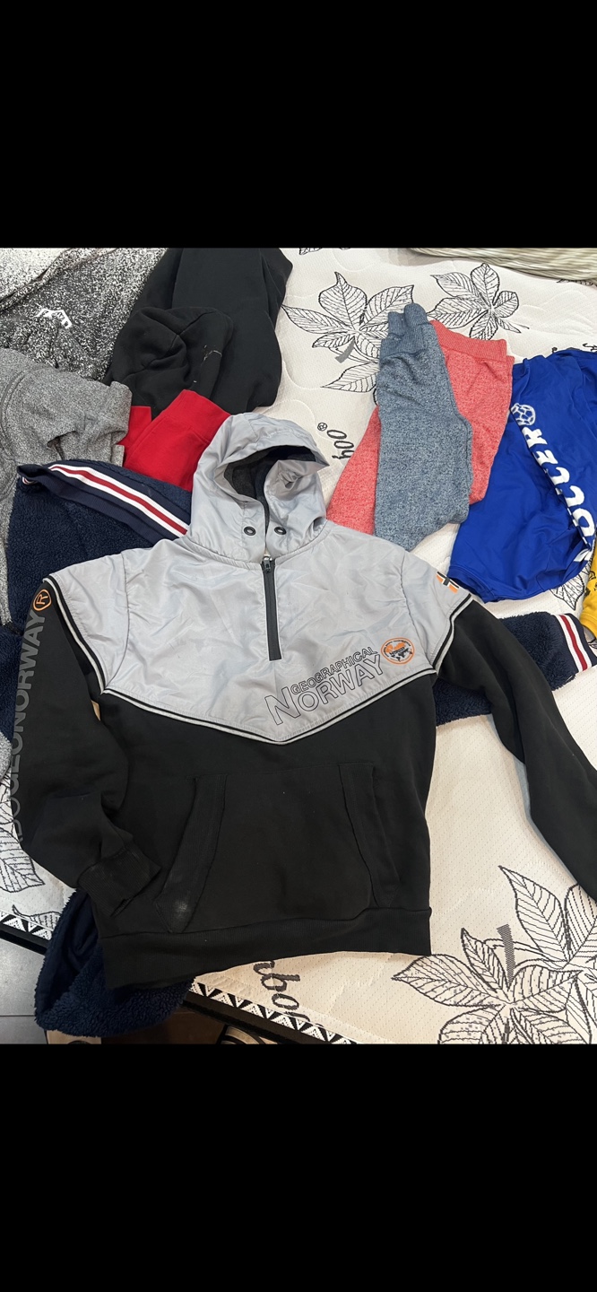 Tommy Hilfiger Red Sweatshirt and more (10/13) year - photo 3