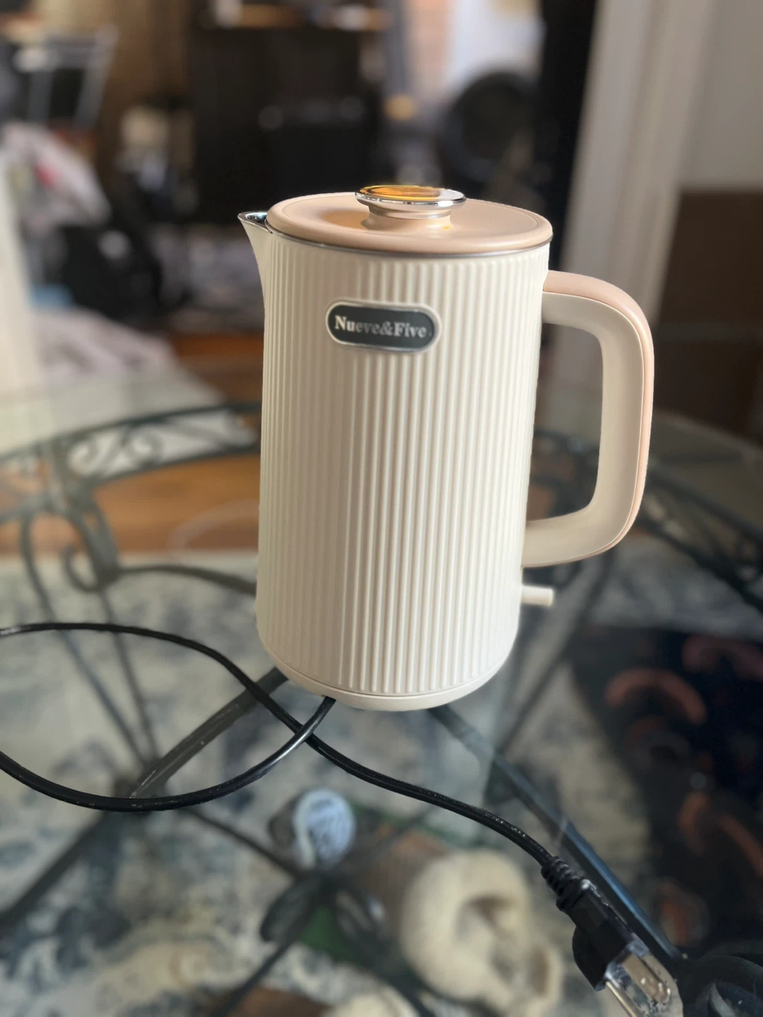 Nueve & Five Electric Kettle - Cream
