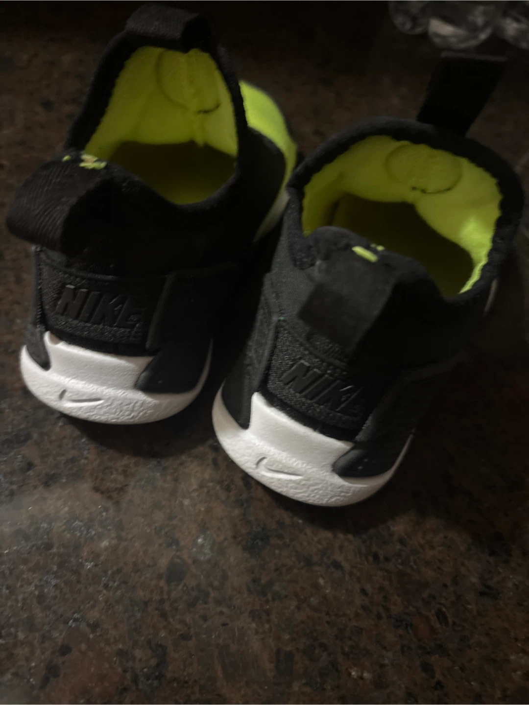 Size 6c Nikes like new - photo 4
