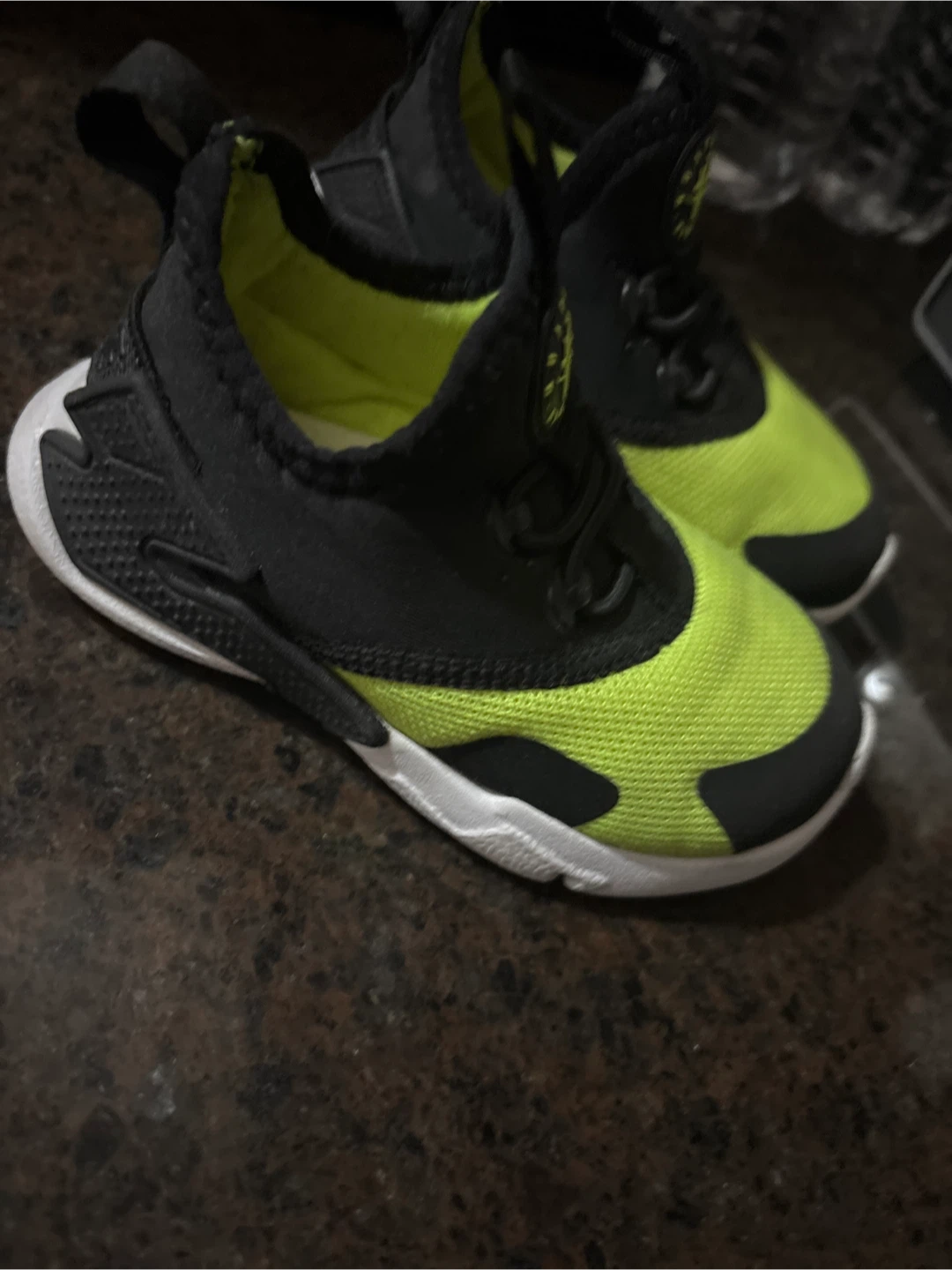 Size 6c Nikes like new - photo 3