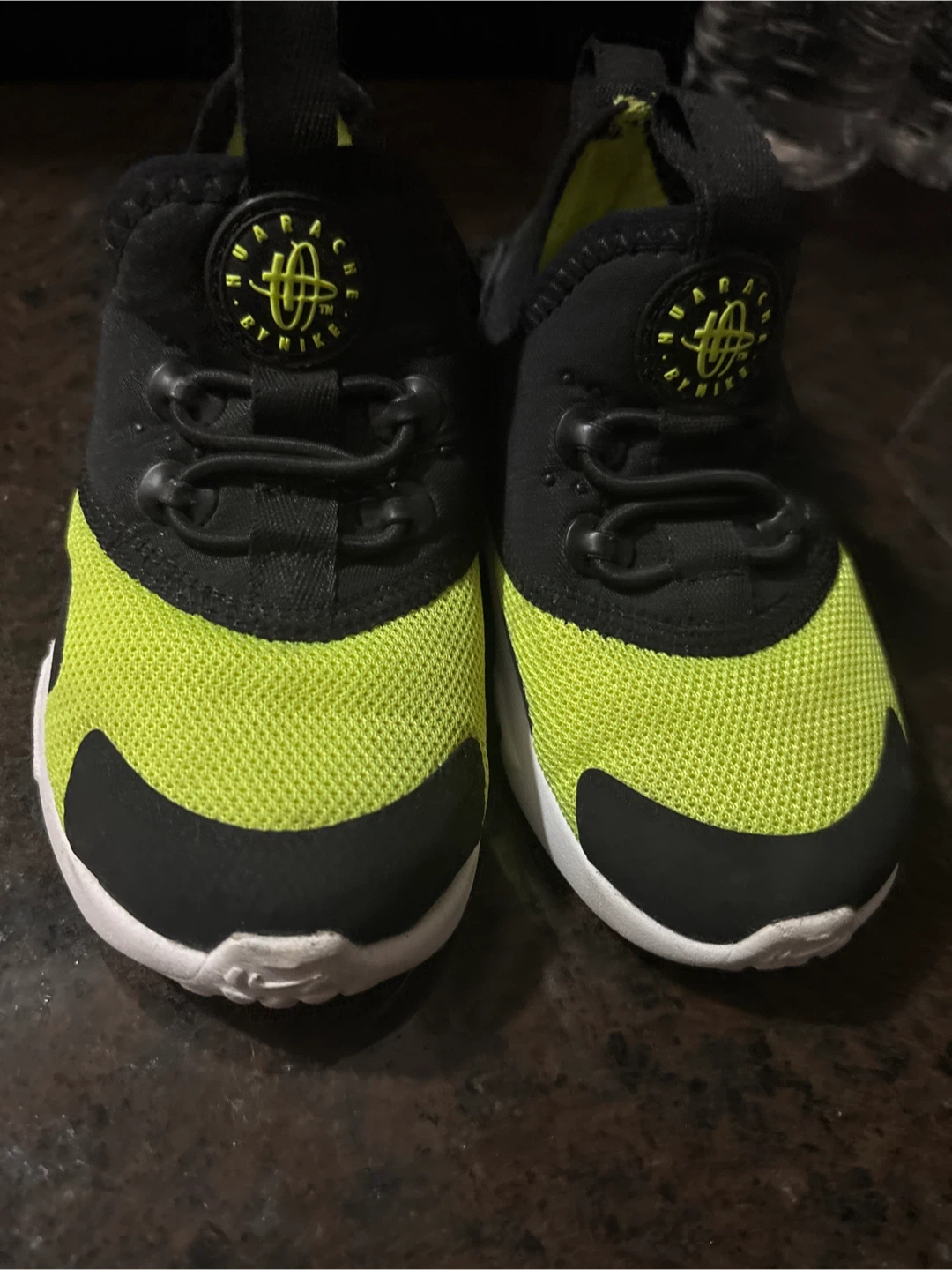Size 6c Nikes like new - photo 2