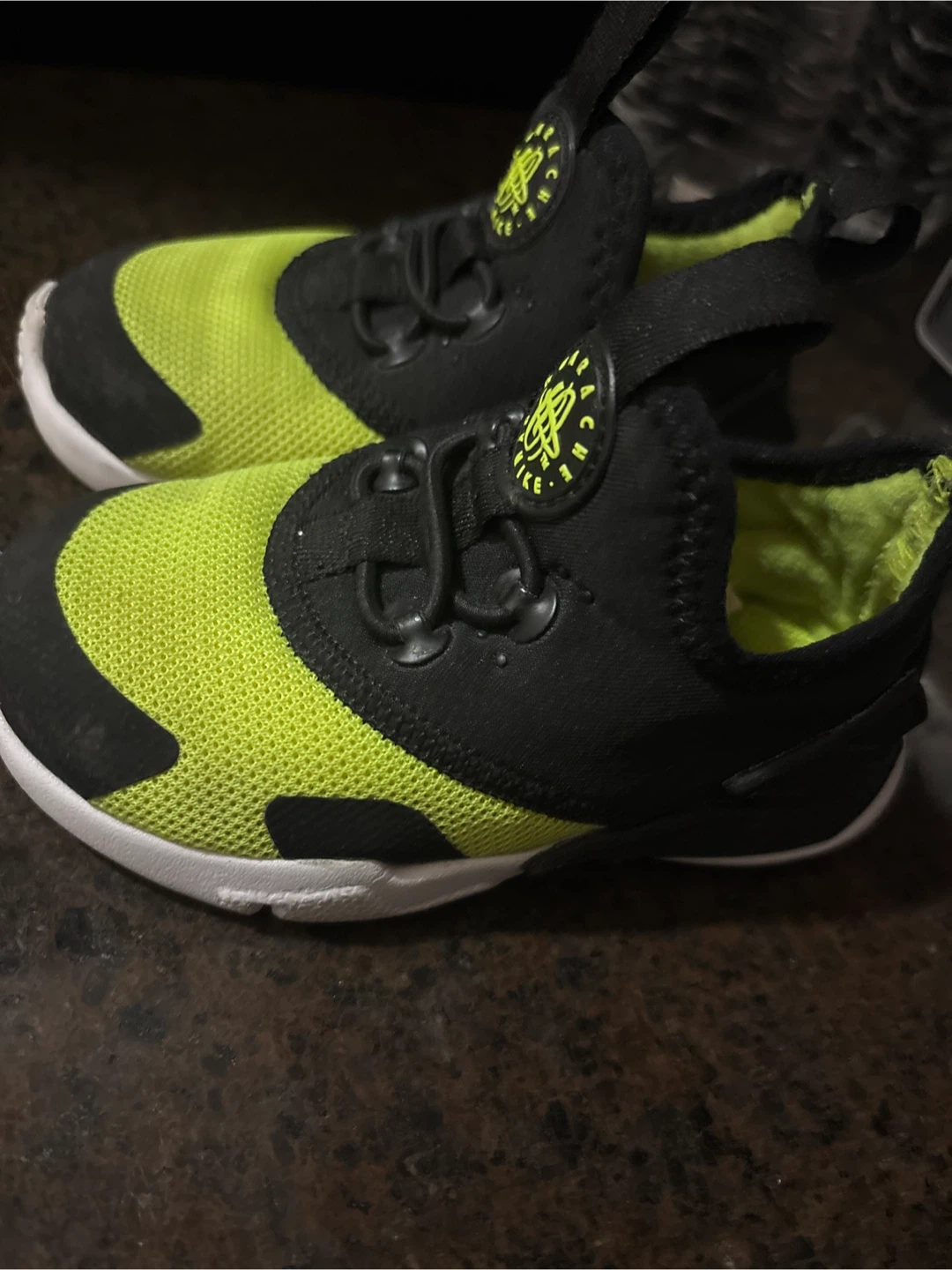 Size 6c Nikes like new