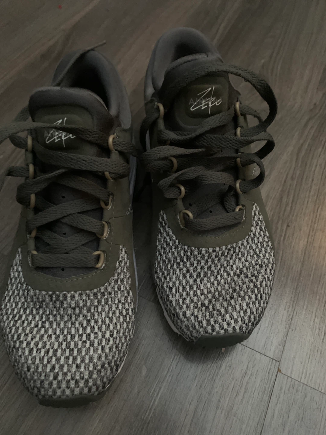 Nike Air Max Zero Essential Olive Sneakers