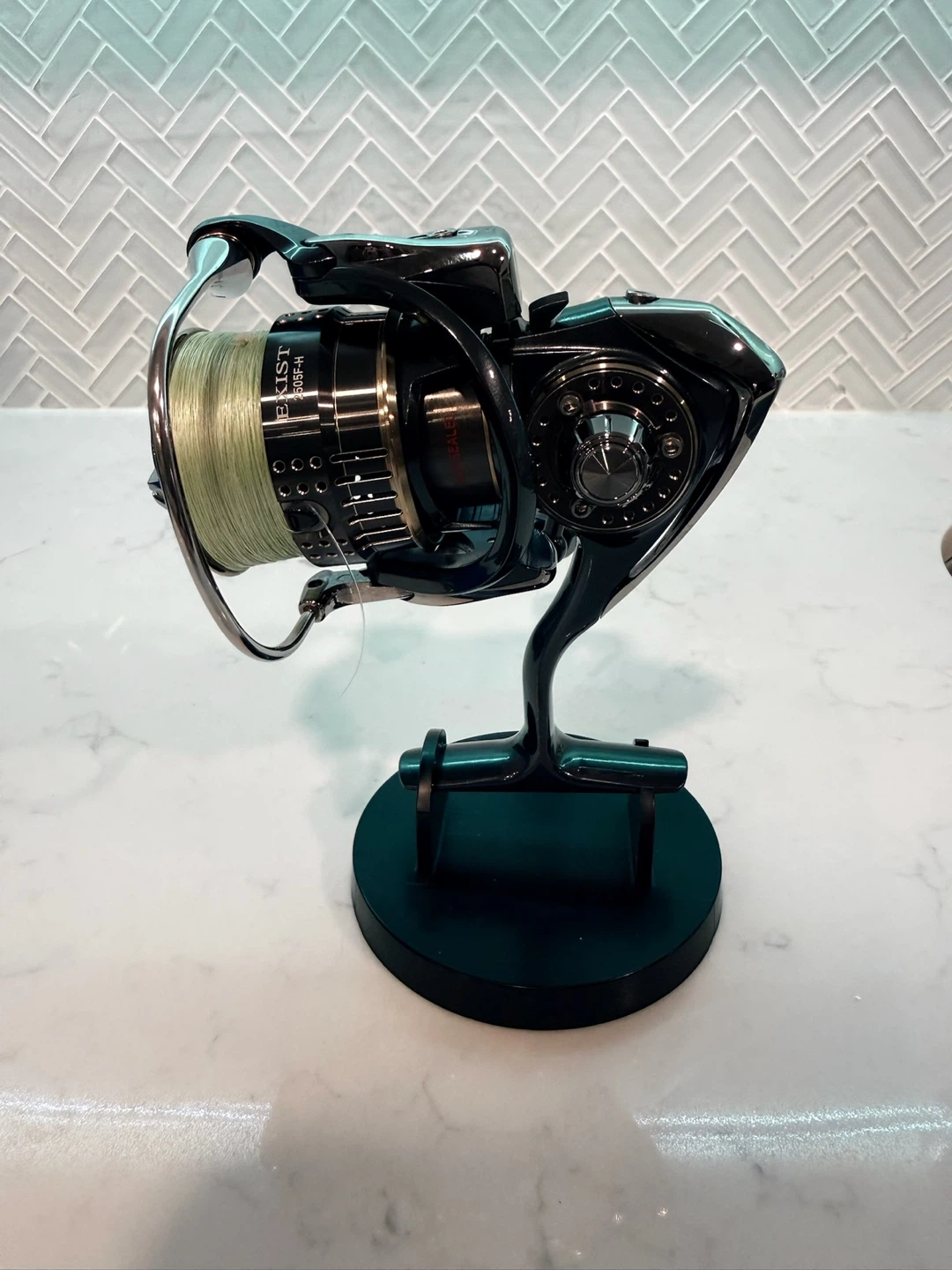 Daiwa Exist 2505F-H Fishing Reel 5.6:1 - photo 2