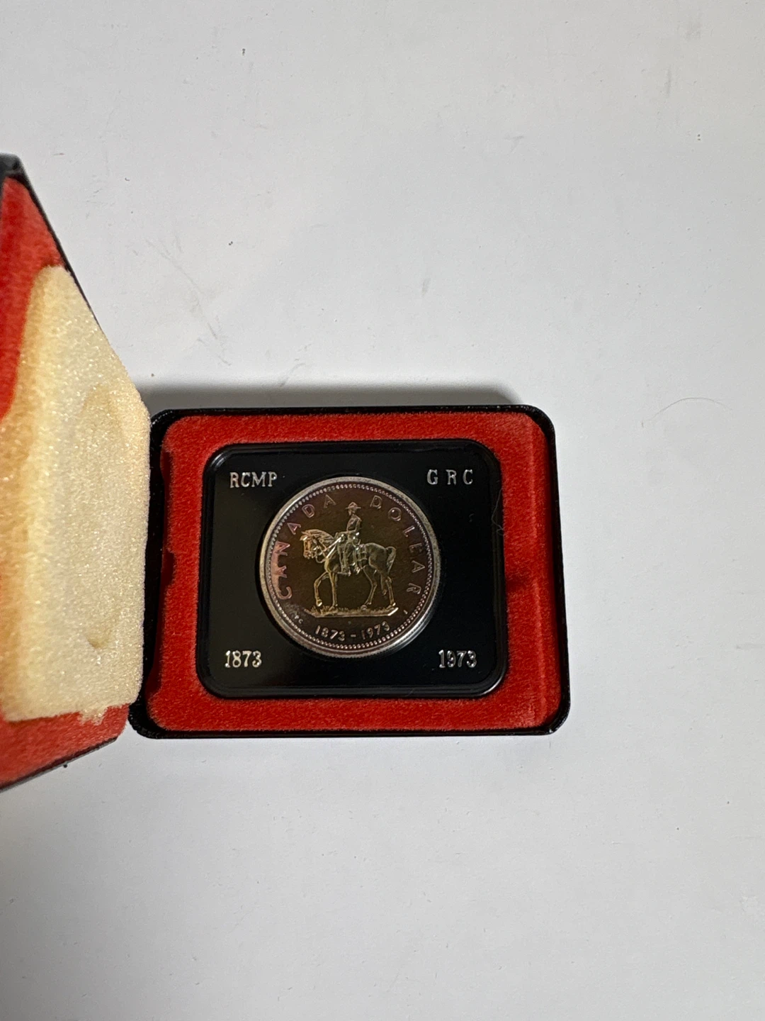 1973 RCMP Canada Dollar Coin - photo 4