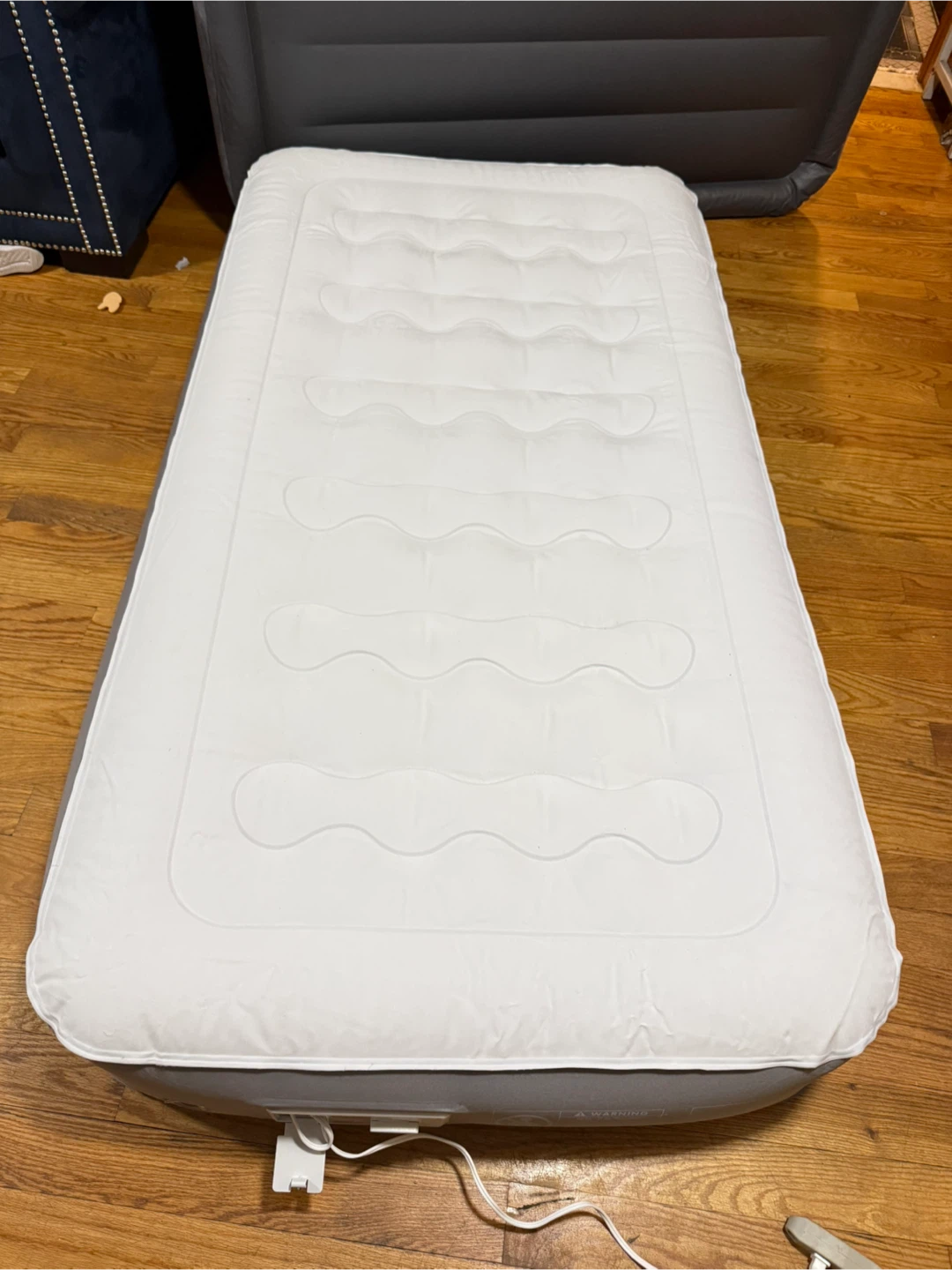Brookstone Air Mattress - photo 2