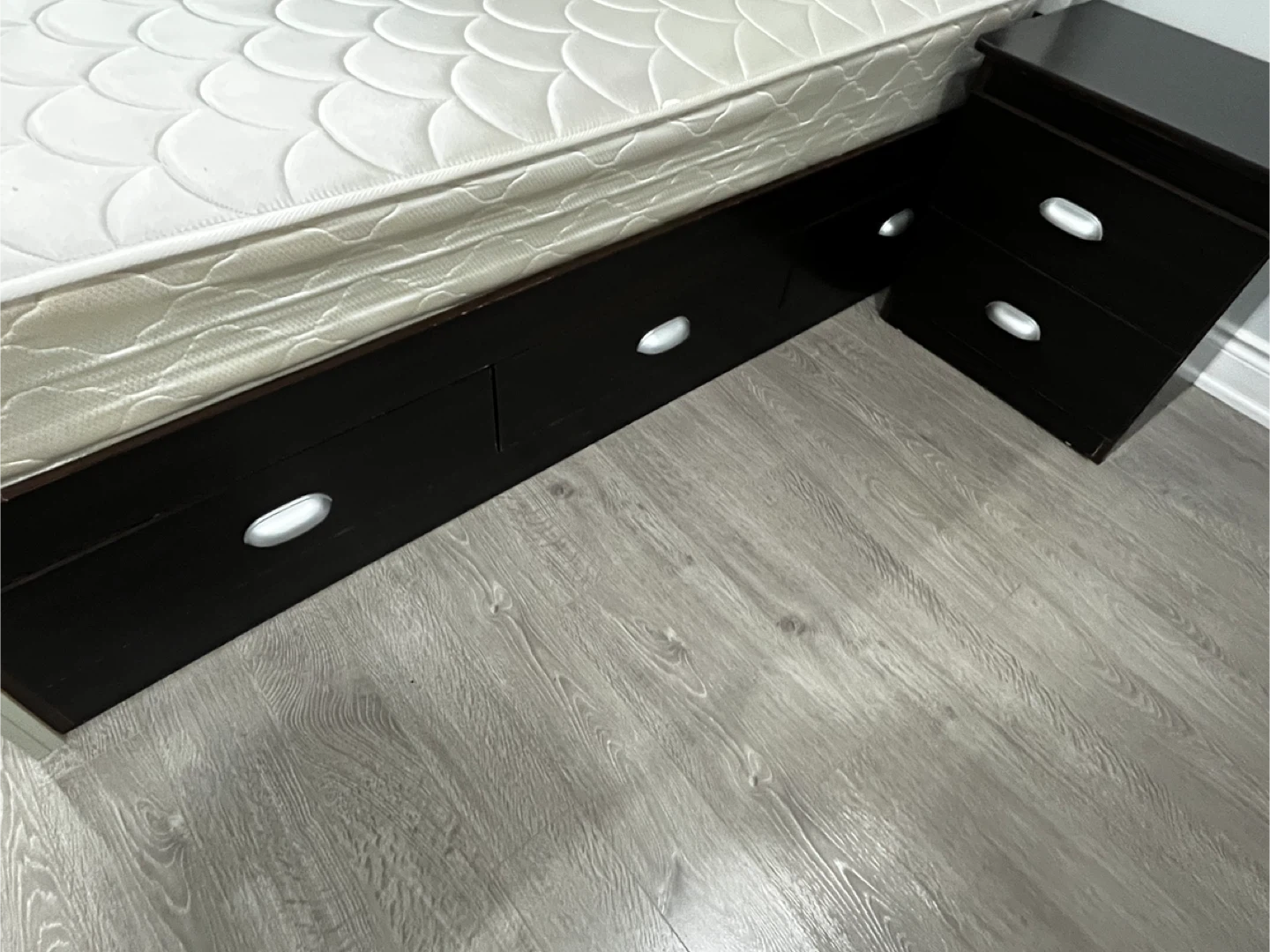 Bedroom furniture - four items - photo 2