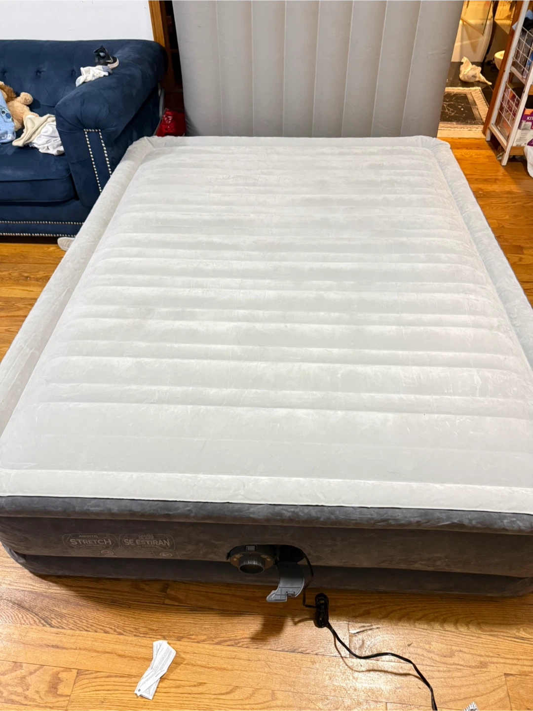 Airbed with Built-In Pump Queen size